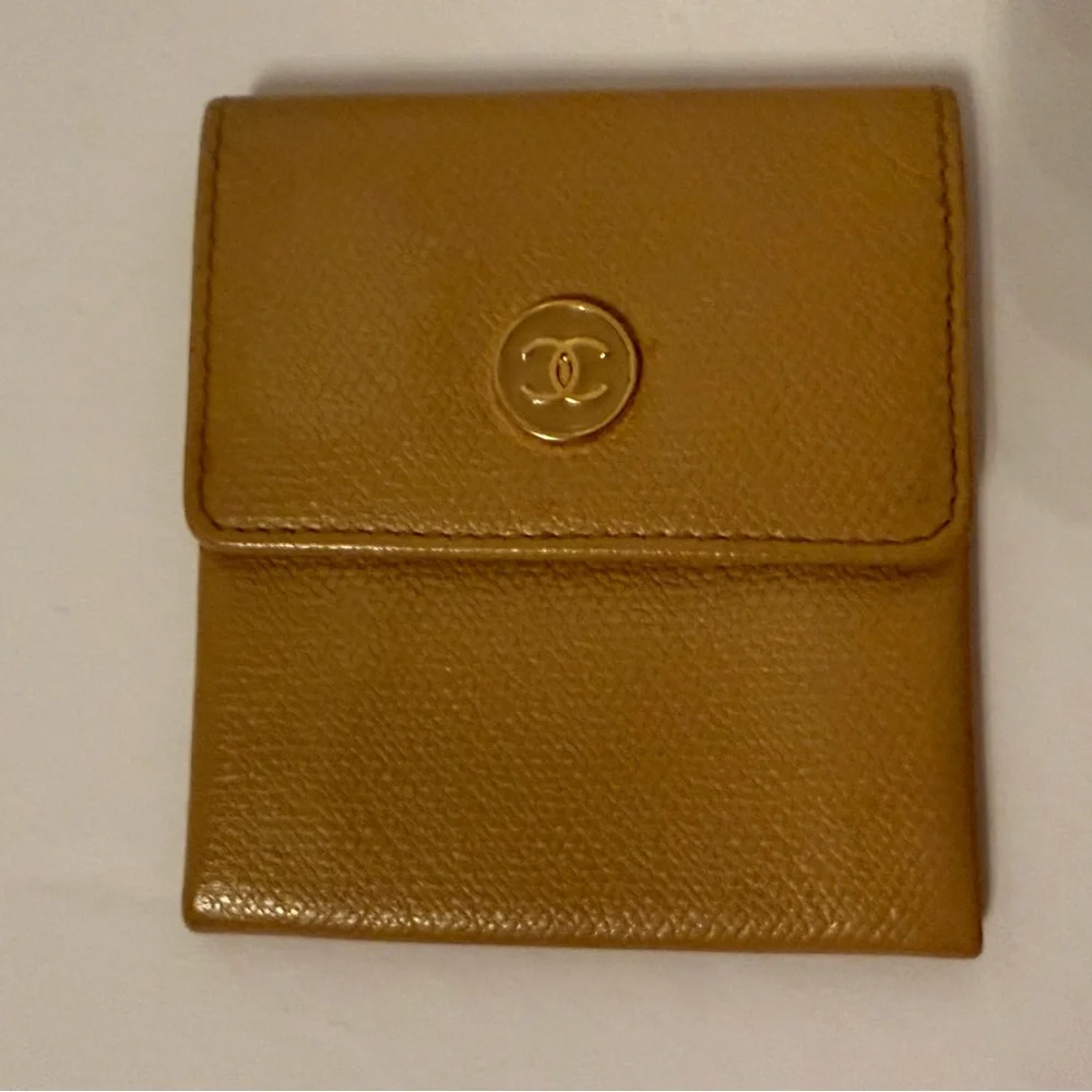 CHANEL COIN CASE WALLET TAN CALFSKIN LEATHER GOLD TONE COCO SNAP AUTHENTIC CARD - Picture 4 of 15